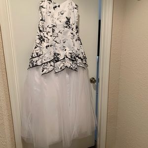 Steppin’ Out White Ball Gown Size 14W